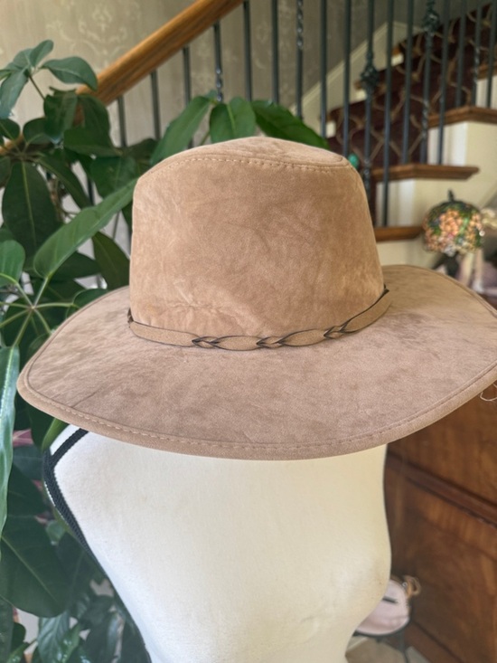 LULUS ladies wide brim, fedora style hat, excellent condition
